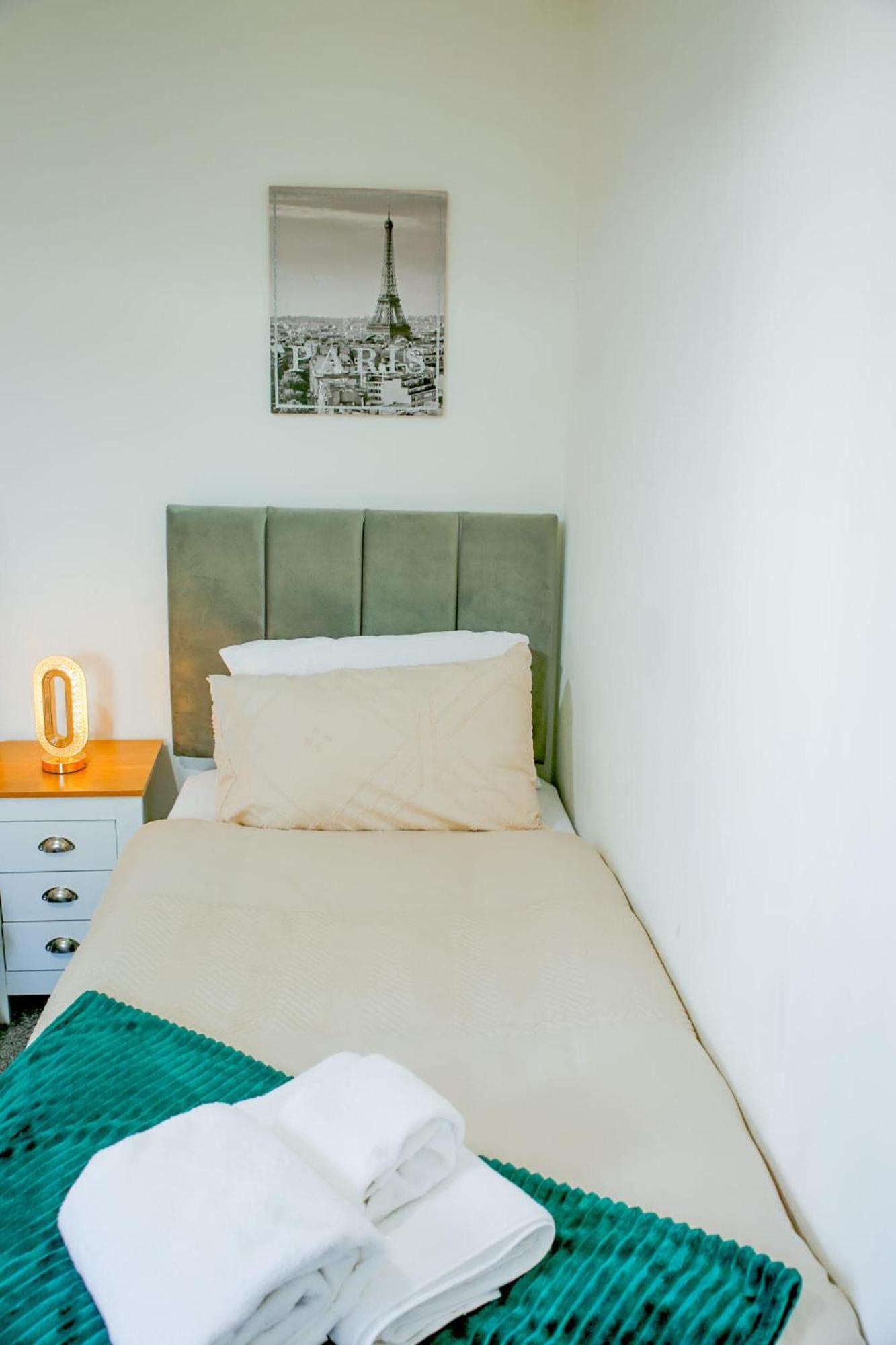 The Wynne House - 3 Bedroom Luxury House With 5 Beds & Free Parking Near Centre, And A Walking Distance To The Etihad Stadium & Coop Live Arena Casa vacanze