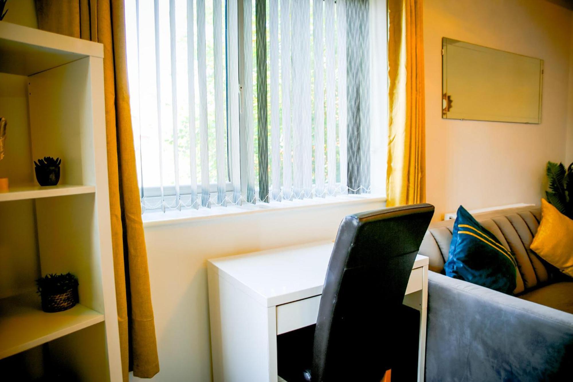 The Wynne House - 3 Bedroom Luxury House With 5 Beds & Free Parking Near Centre, And A Walking Distance To The Etihad Stadium & Coop Live Arena Casa vacanze *